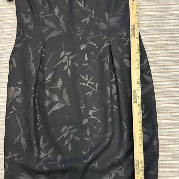 Maggy London Black Floral Sheath Dress, Size 12 - Picture 9 of 11